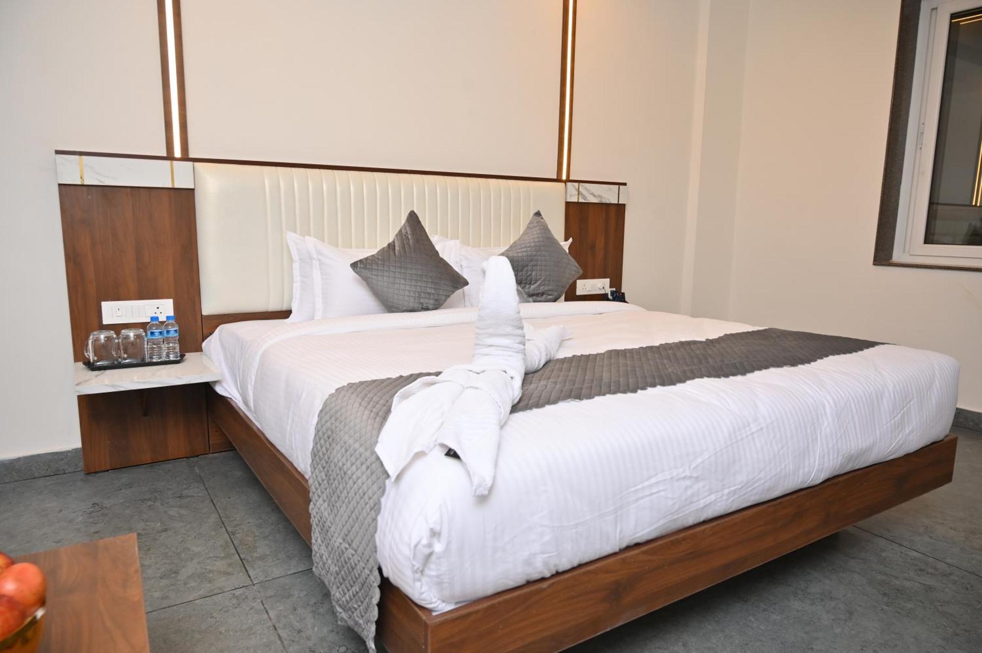 Hotel Shri Devi Comforts Inn Bhatkal Esterno foto