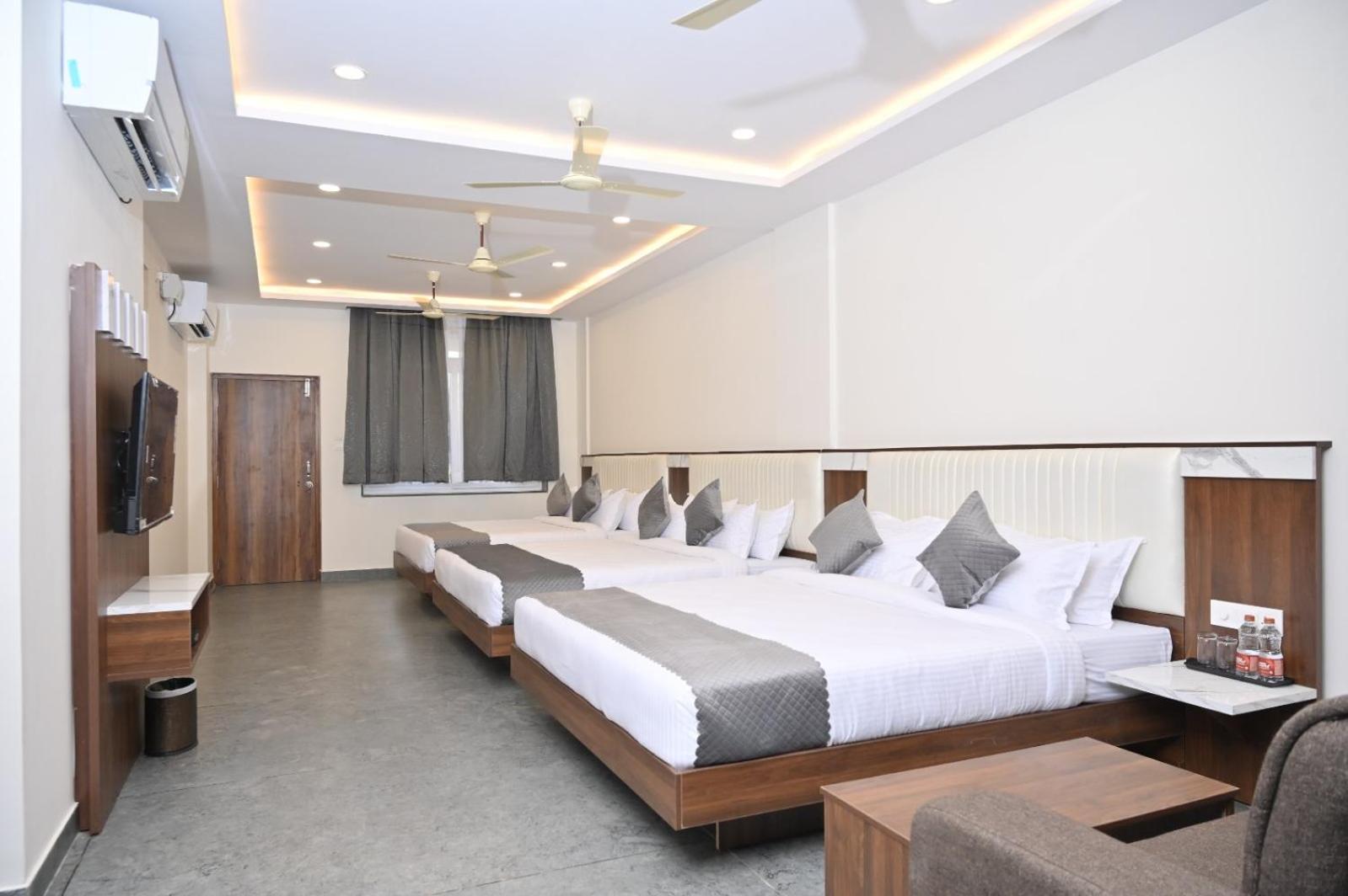 Hotel Shri Devi Comforts Inn Bhatkal Esterno foto