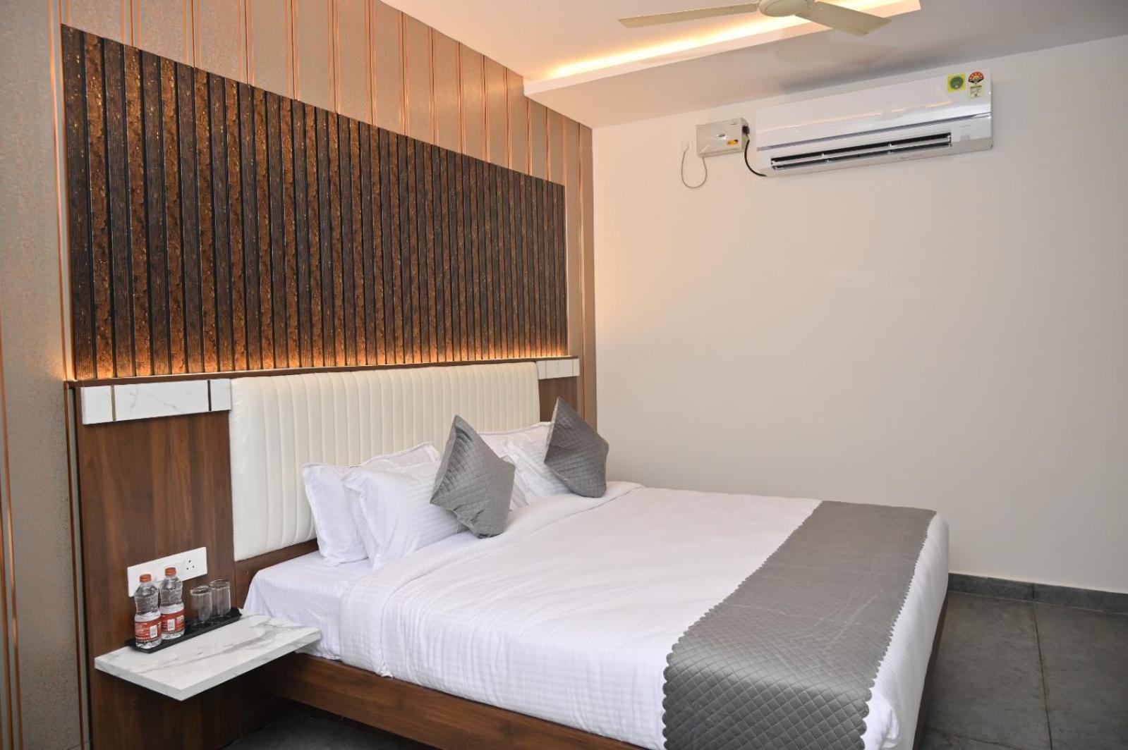 Hotel Shri Devi Comforts Inn Bhatkal Esterno foto